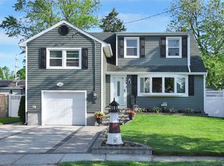 258 Dennis St, Oceanside, NY 11572