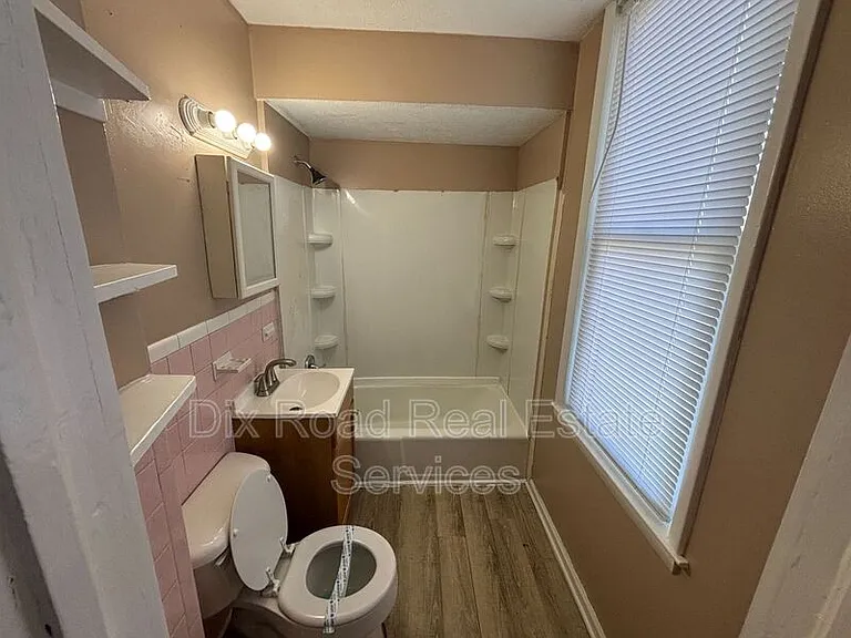 704 Baltimore St — Photo 10