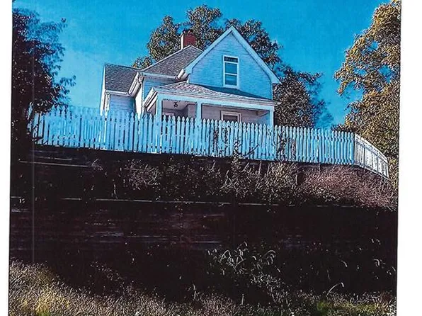 815 S Charles St, Belleville, IL 62220