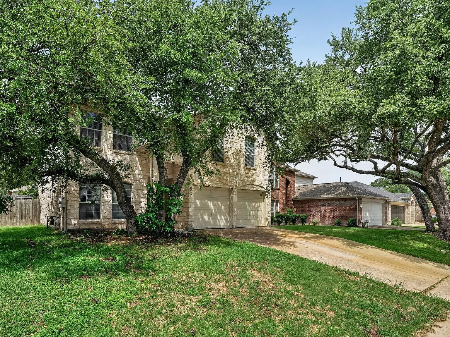 4 bed, 2.5 bath, 2446 sqft, $2,095 — Photo 2