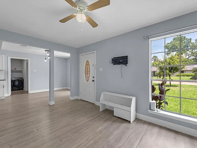 4431 Oak Shadows Dr — Photo 3
