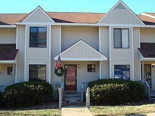 2nd image of 1905 Airy Cir