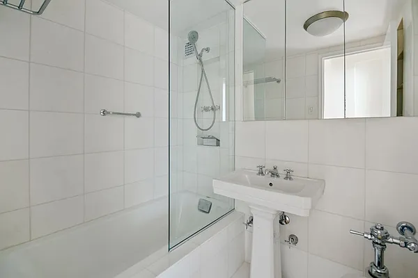 Rented by Alexander Anderson Real Estate Group | media 28