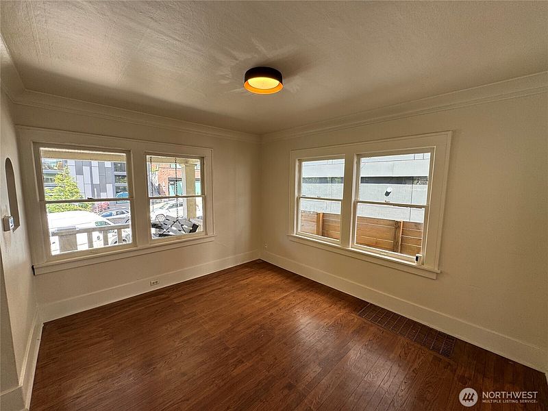 5th image of 811 NE 66th Street