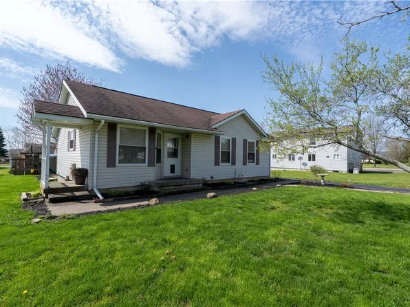 4 Hillside Dr, Wayland, NY 14572