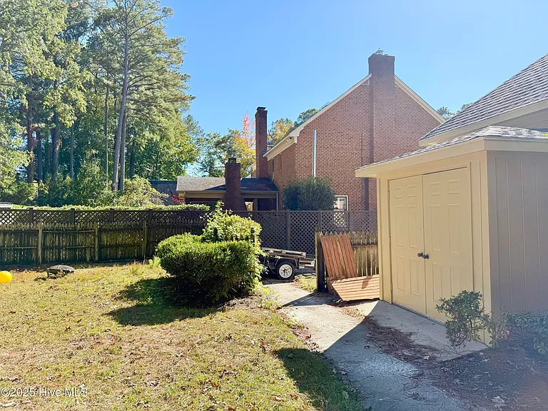 703 Daventry Dr — Photo 10