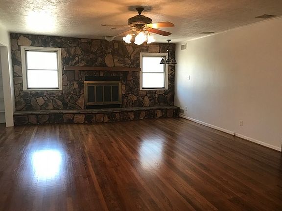 3rd image of 5885 W Madison Blvd