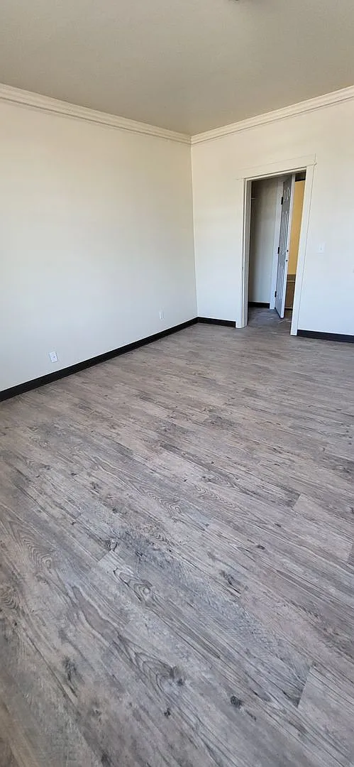 142 N Main St — Photo 1