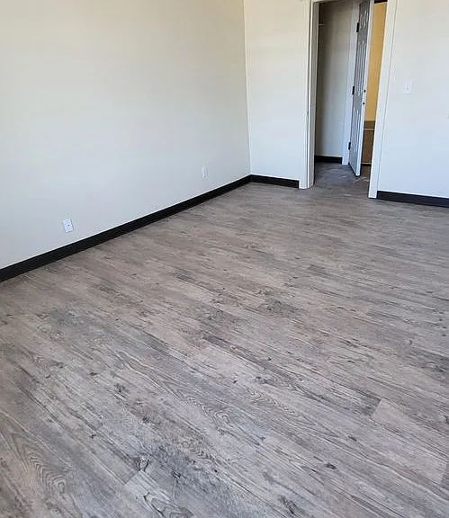 142 N Main St — Photo 1