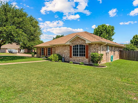 3rd image of 205 Onyx Dr