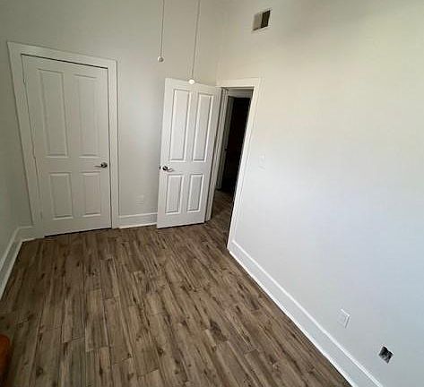 4th image of 701 E Broad St #A