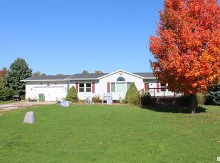 1855 Stagecoach Ln, Muscatine, IA 52761