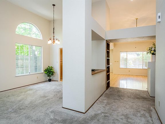 5th image of 1406 Deerfield Cir