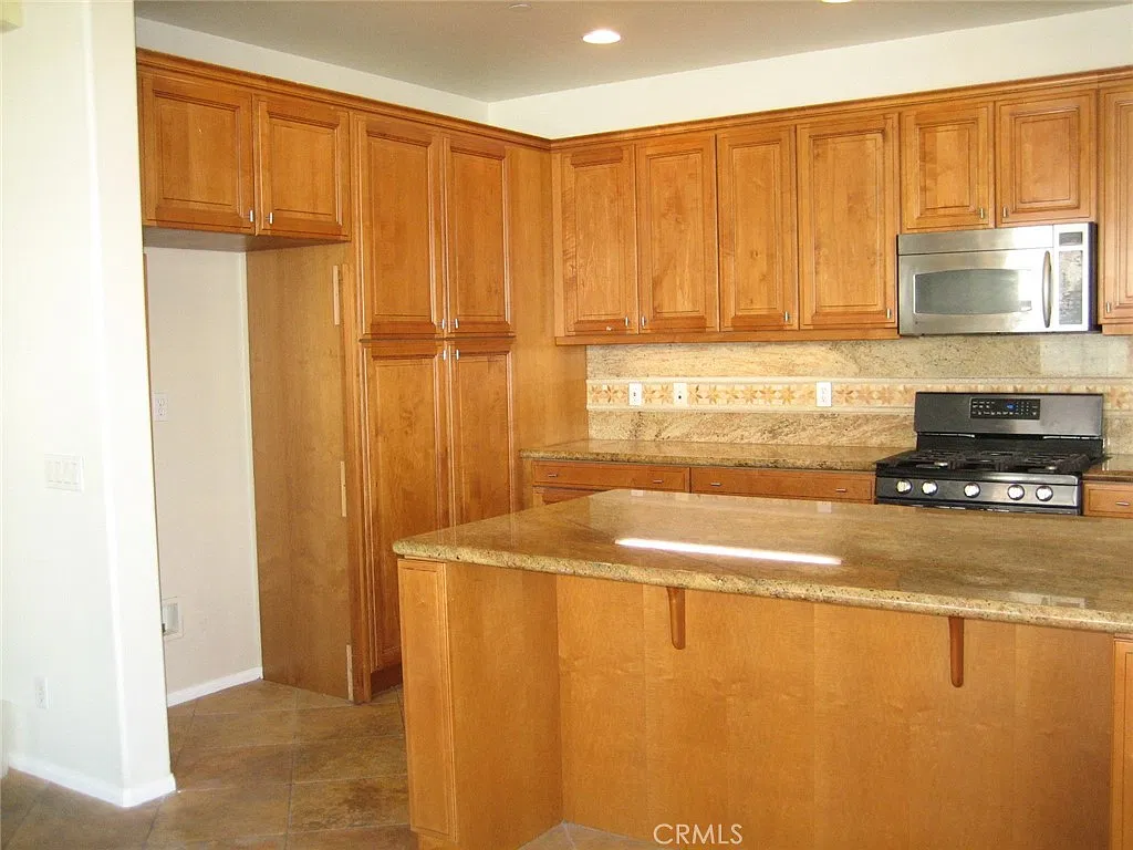 3 bed, 2.5 bath, 1782 sqft, $4,300 — Photo 4