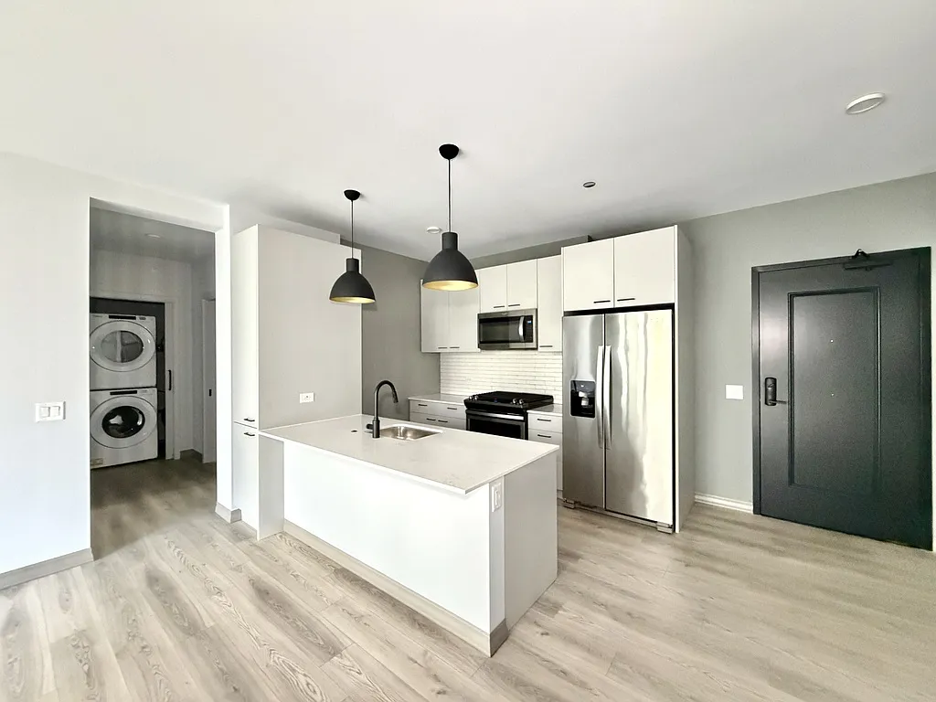 Spectacular 2 Bed, 2 Bath at Elston + Webster (Bucktown) — Photo 3