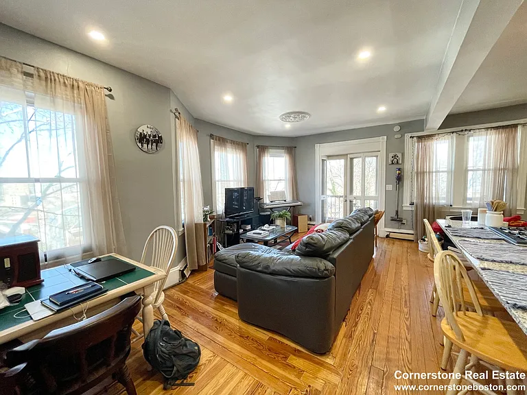18 Sunset St #3 — Photo 4