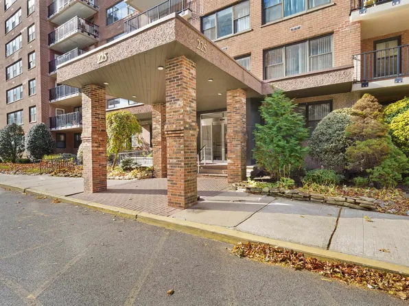 225 Saint Pauls Avenue image 15 of 30