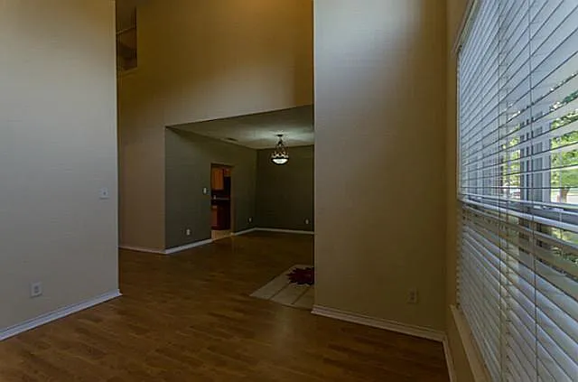 4 bed, 2.5 bath, 2334 sqft, $2,495 — Photo 2