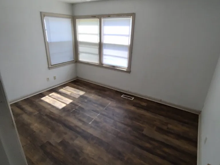 2428 S Ellis Ave — Photo 7