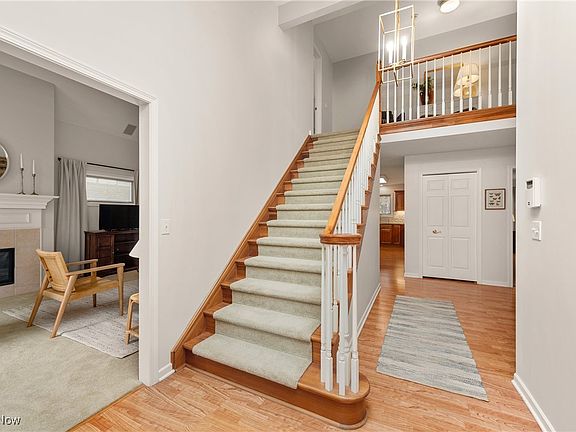 3rd image of 392 Douglas Dr