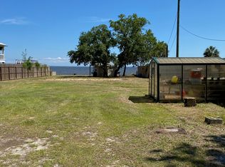 282 Bayshore Dr, Freeport, FL 32439