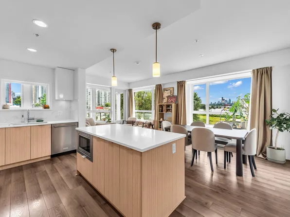 2188 Madison Ave #412, Burnaby, BC V5C 0J8
