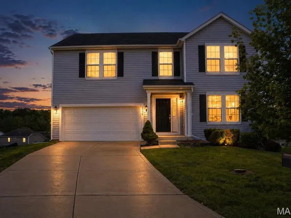 3336 Grace Hill Dr, Lake Saint Louis, MO 63367