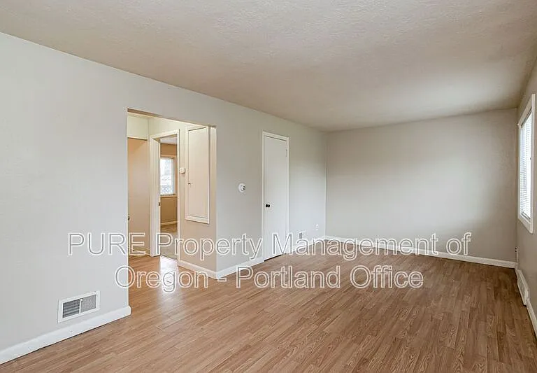 7016 N Amherst St — Photo 13