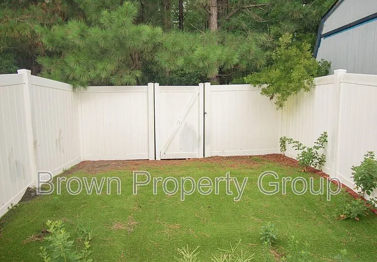 102 Springwood Dr — Photo 15