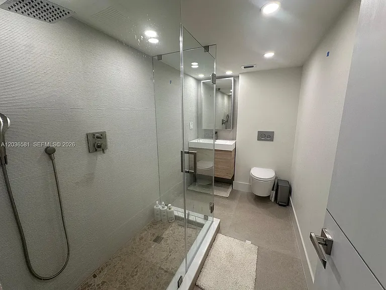 2555 Collins Ave #2204 — Photo 3