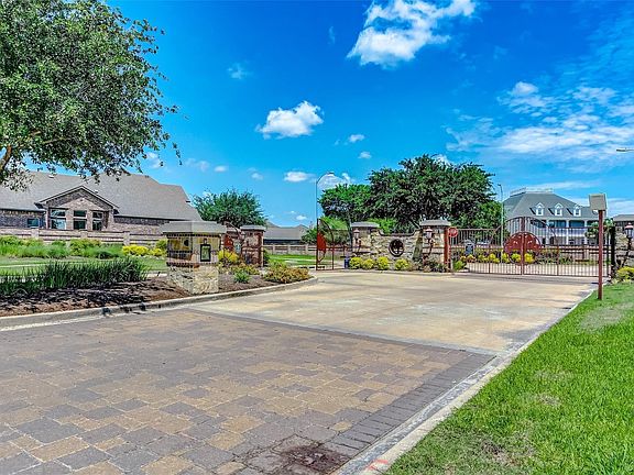 3rd image of 3914 Birdsall Falls Ln