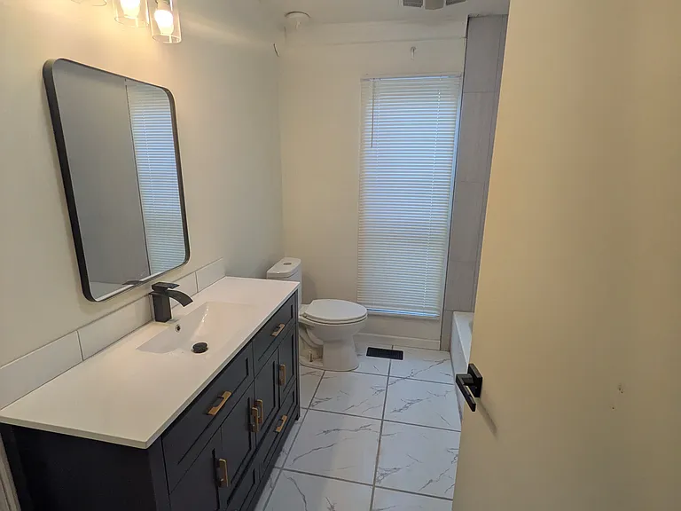 220 Oaktree Ln — Photo 6