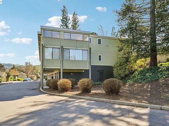 2nd image of 1608 Golden Rain Rd APT 1