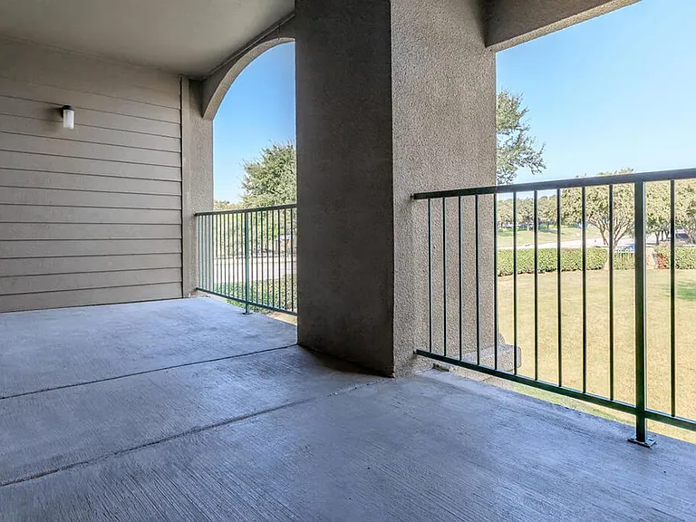 Large Balcony/Patio