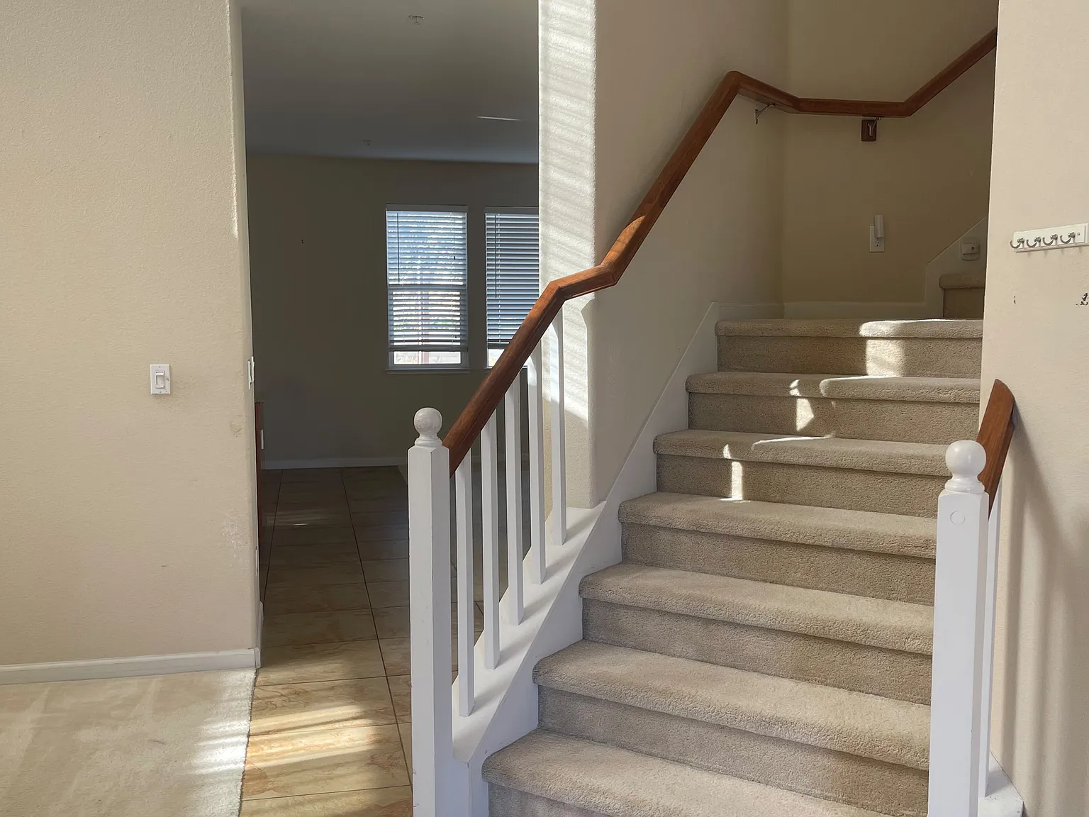 5 bed, 2734 sqft, $4,100 — Photo 2