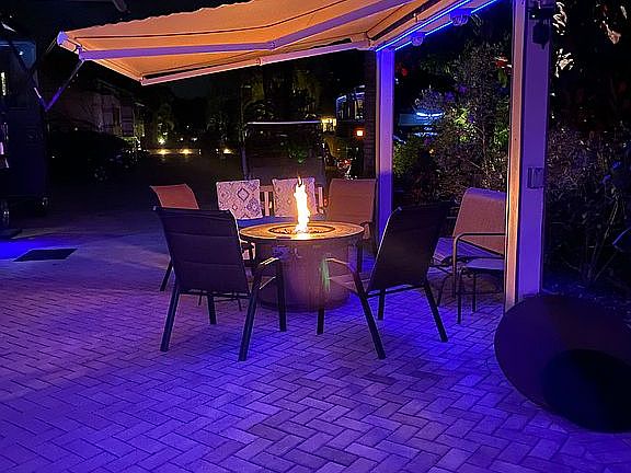 3rd image of 6811 Amanda Vista Cir
