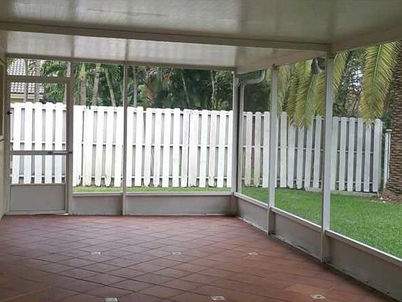 4th image of 240 SW 203rd Ave