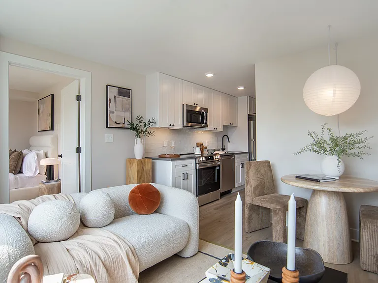 Connecticut House Apartments — Photo 29