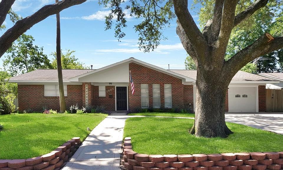 1st image of 1905 Mockingbird Ln