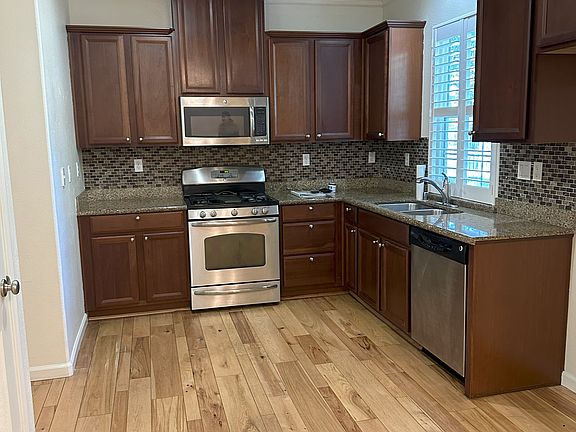 4th image of 212 Chambord Way #212
