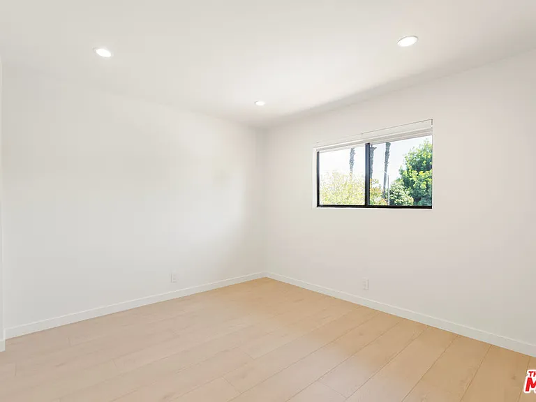 4933 Collett Ave — Photo 34
