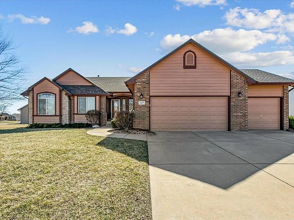 2nd image of 2407 N Flutter Ln