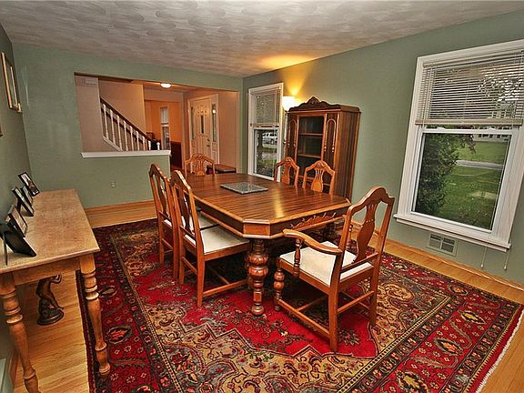 5th image of 42 Saint James Dr