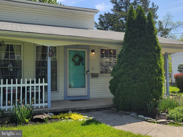 10 N Warwick Rd, Somerdale, NJ 08083