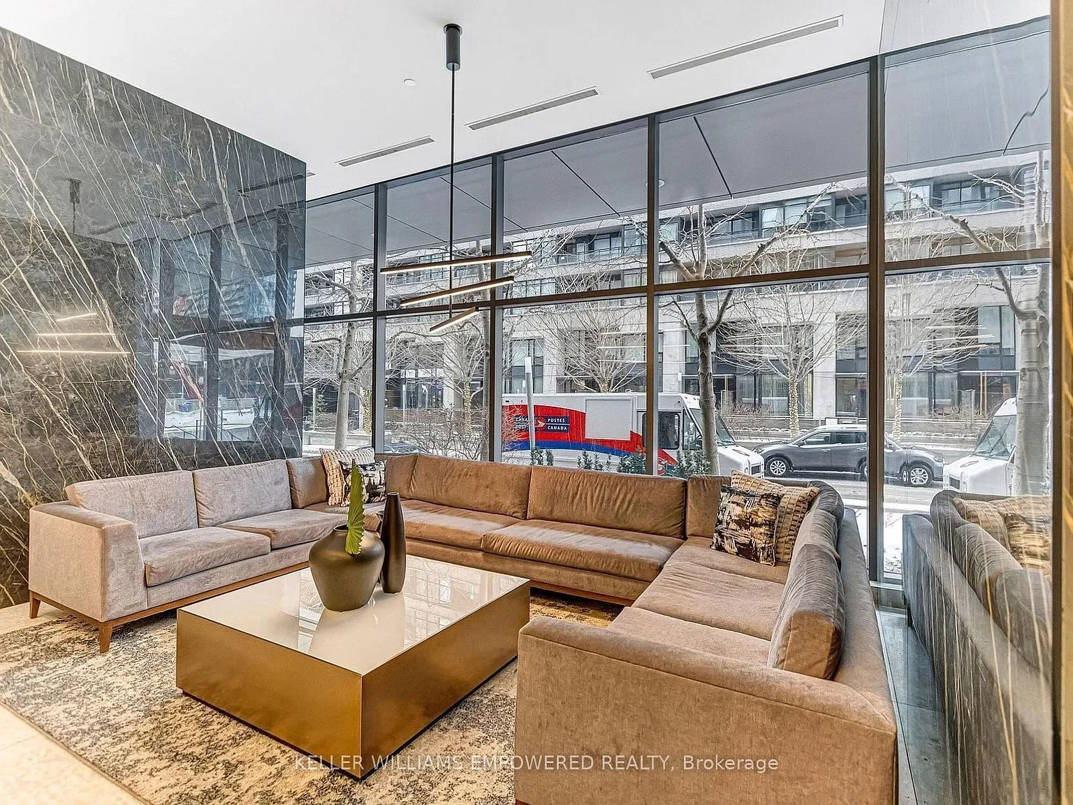 4K Spadina Ave — Photo 4