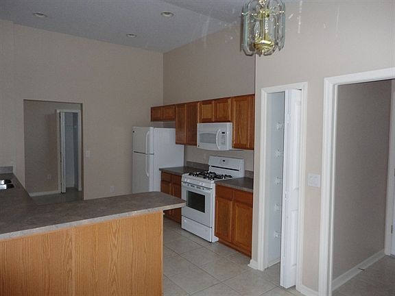 4th image of 6719 Monarch Park Dr