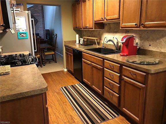 2nd image of 290-22 Hawthorne Dr