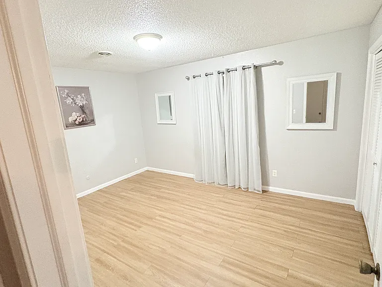 507 W Westview St #16 — Photo 16