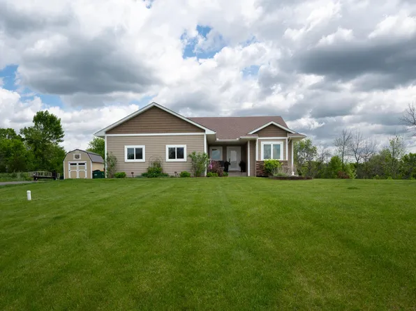 1059 Autumn Oak Ln, Hudson, WI 54016