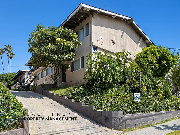 745-747 Venice Way — Photo 15